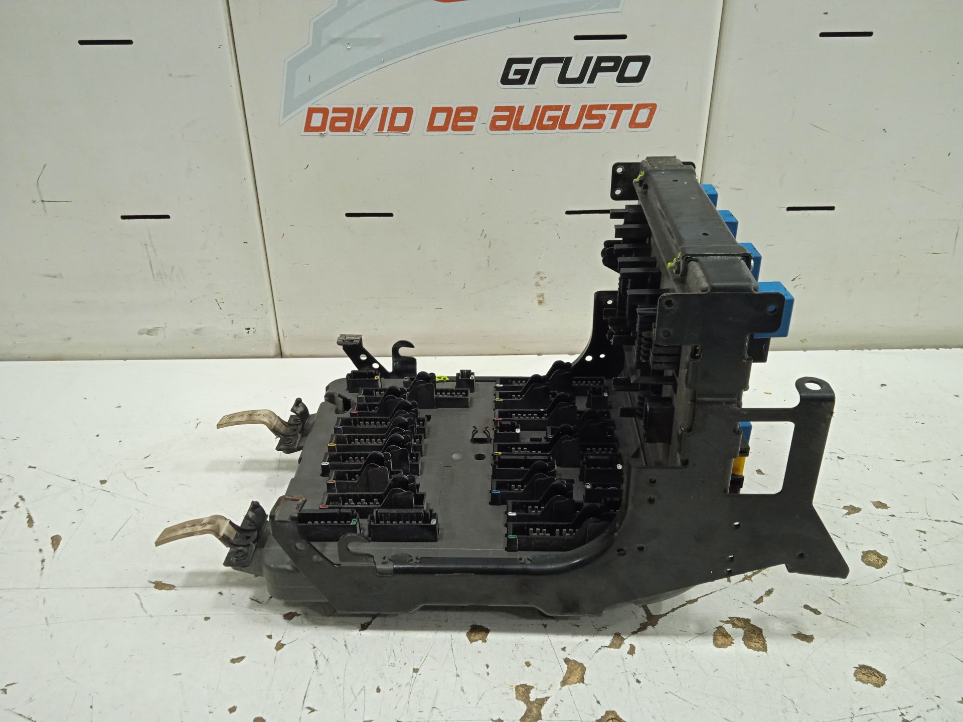 Caja reles / fusibles renault premium distribution fas 4x2 cabina larga