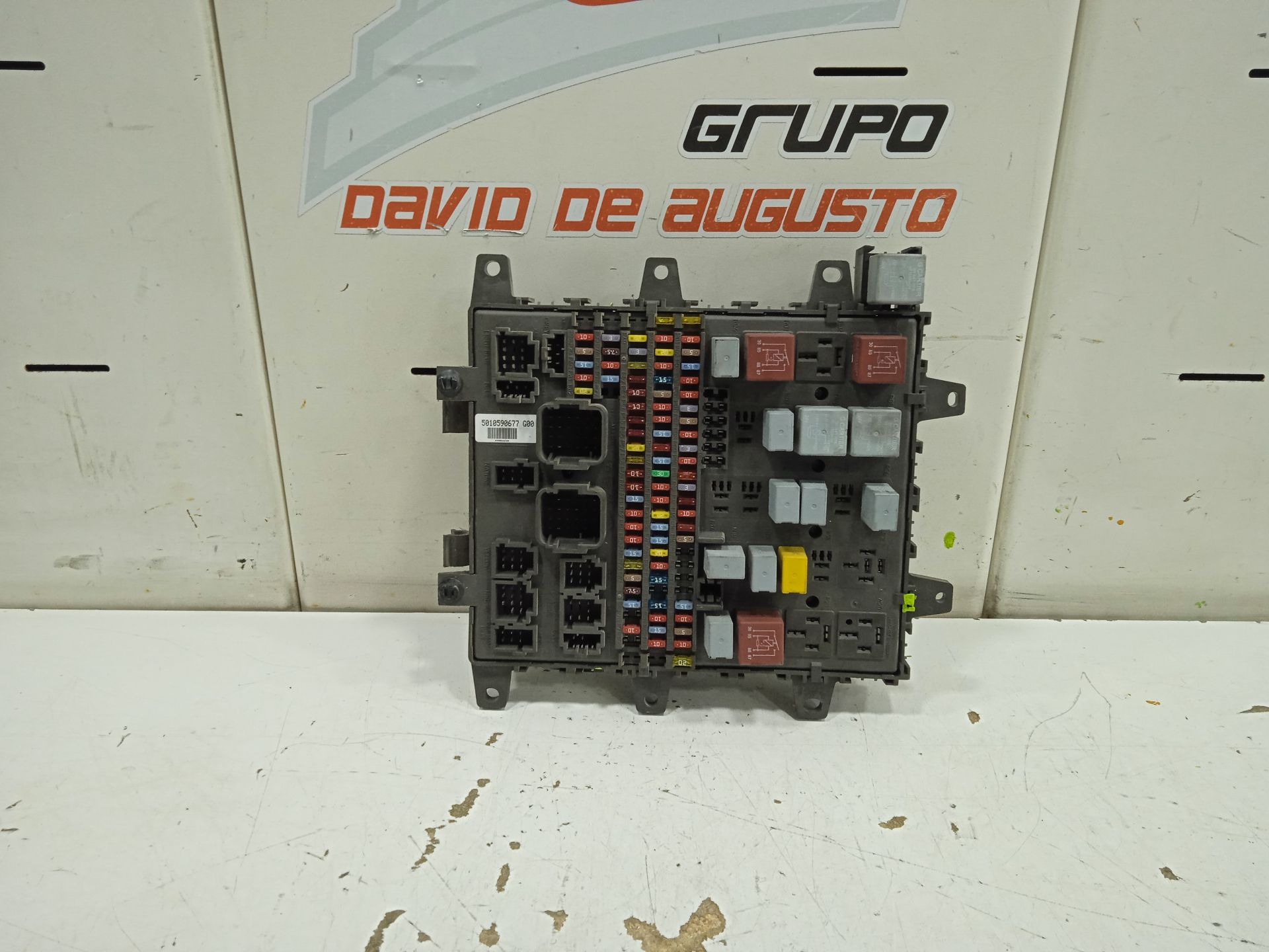 Caja reles / fusibles   no identificado
