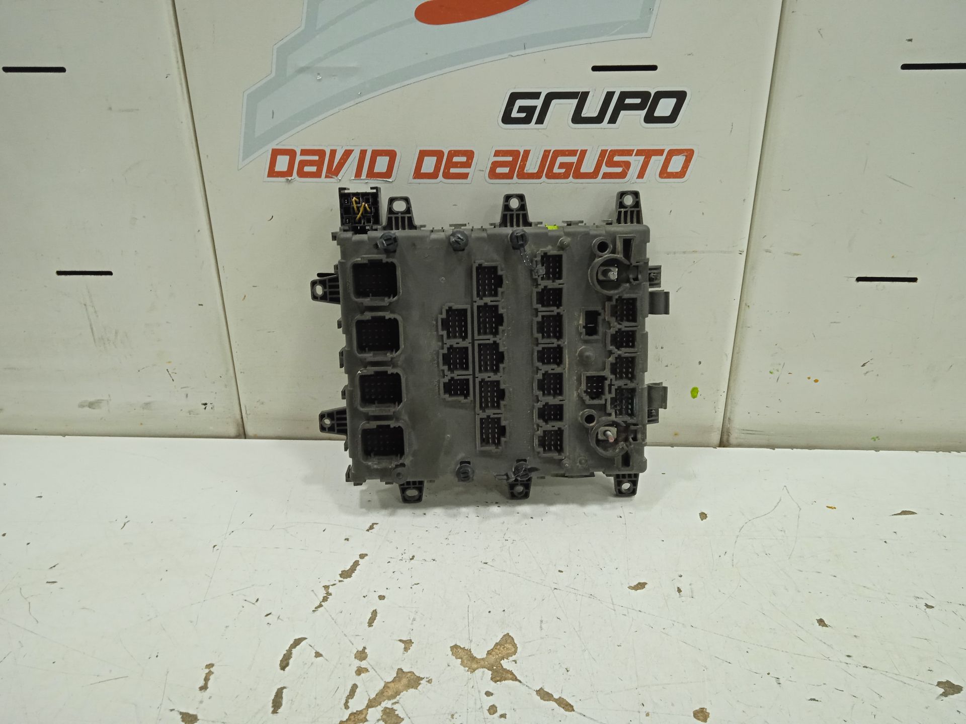 Caja reles / fusibles   no identificado