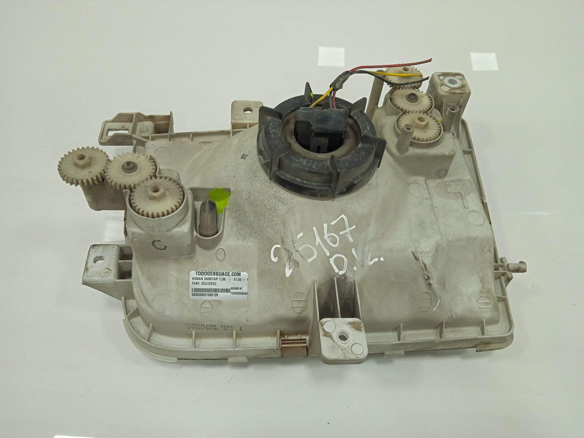 Faro izquierdo nissan  no identificado