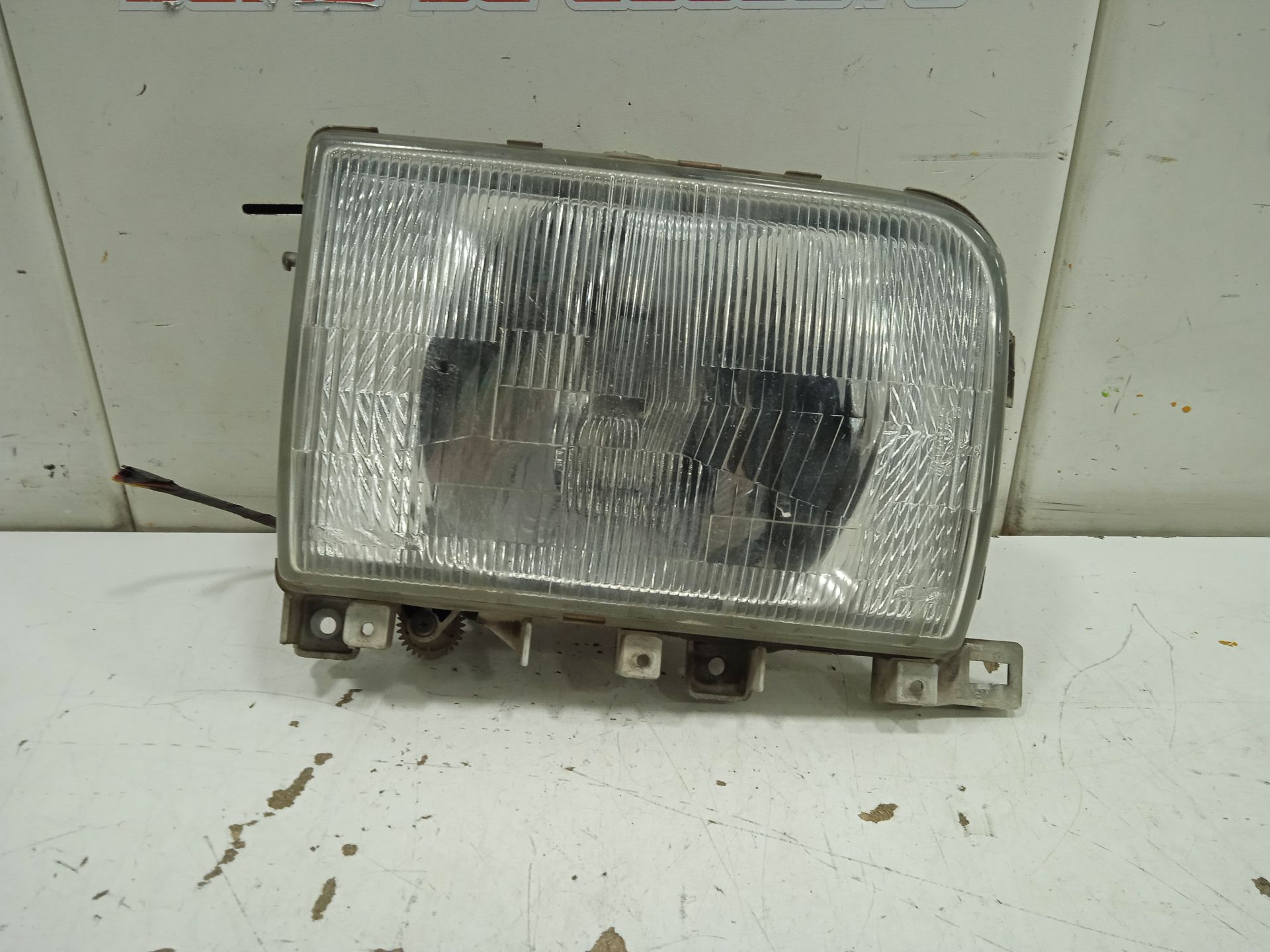 Faro derecho nissan  no identificado