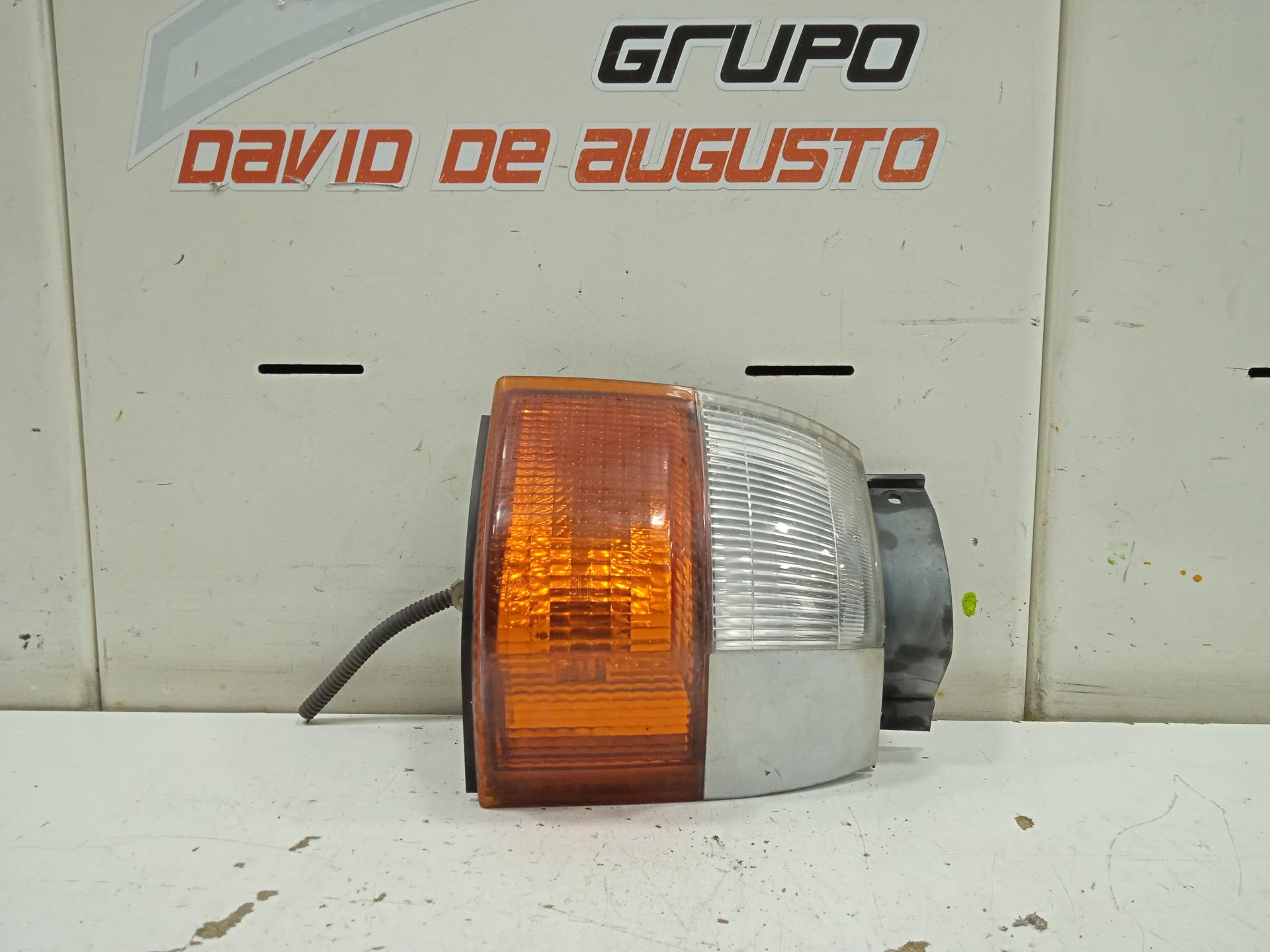 Piloto delantero derecho nissan  no identificado