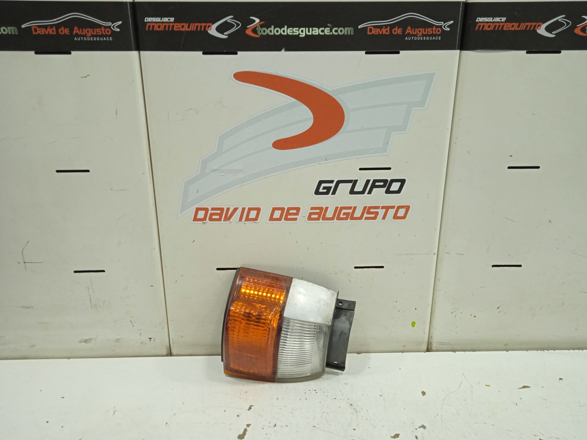 Piloto delantero izquierdo nissan  no identificado