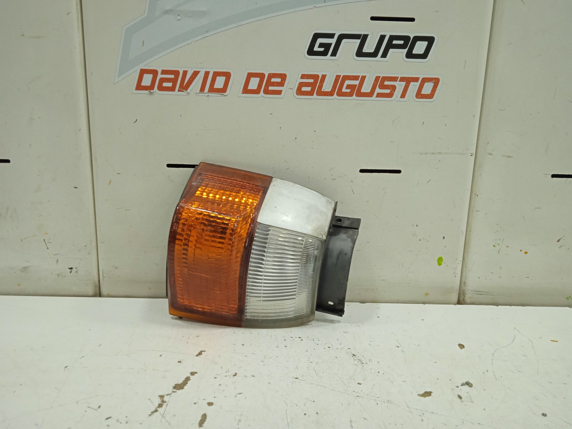 Piloto delantero izquierdo nissan  no identificado