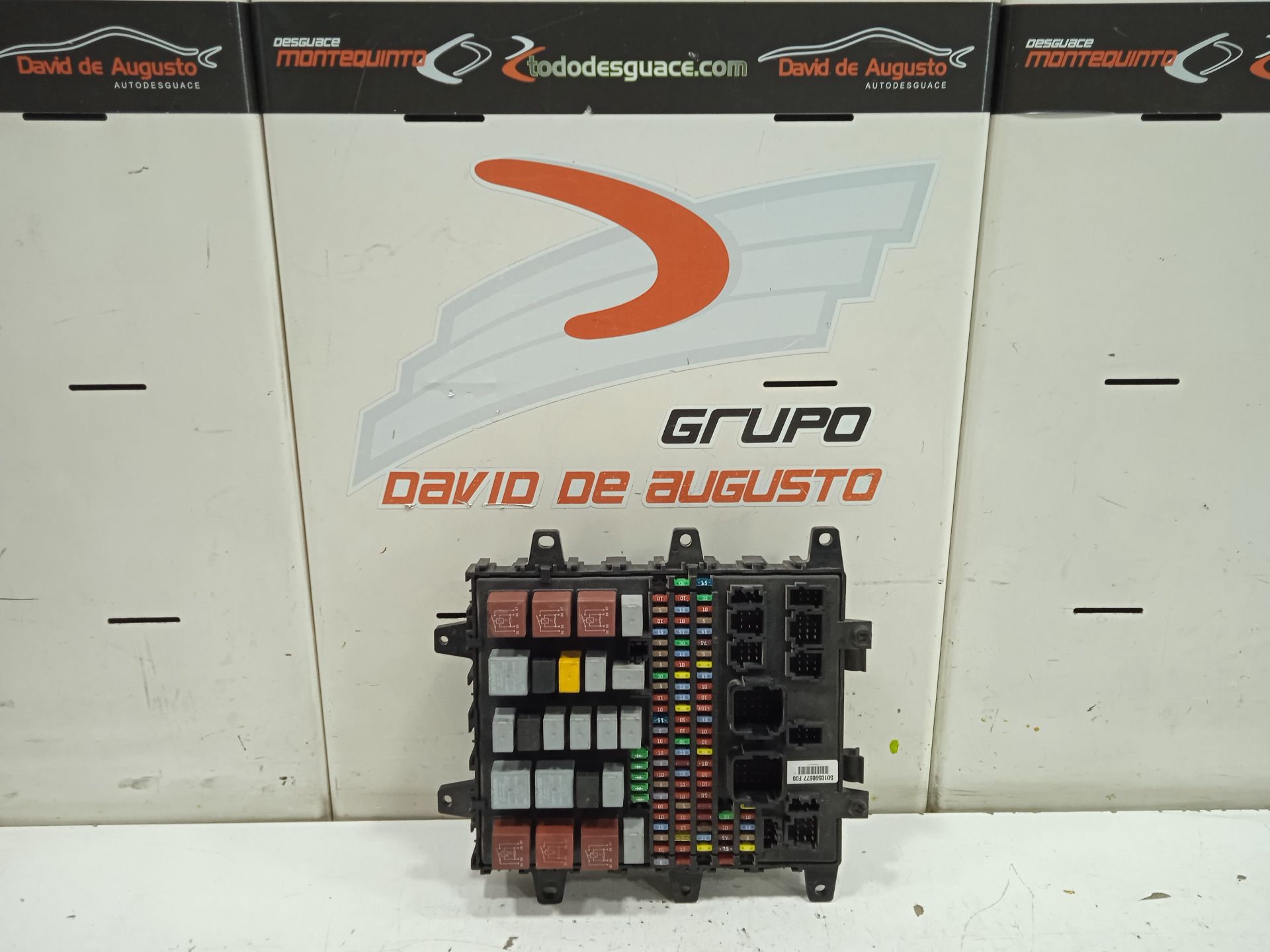 Caja reles / fusibles renault premium distribution 