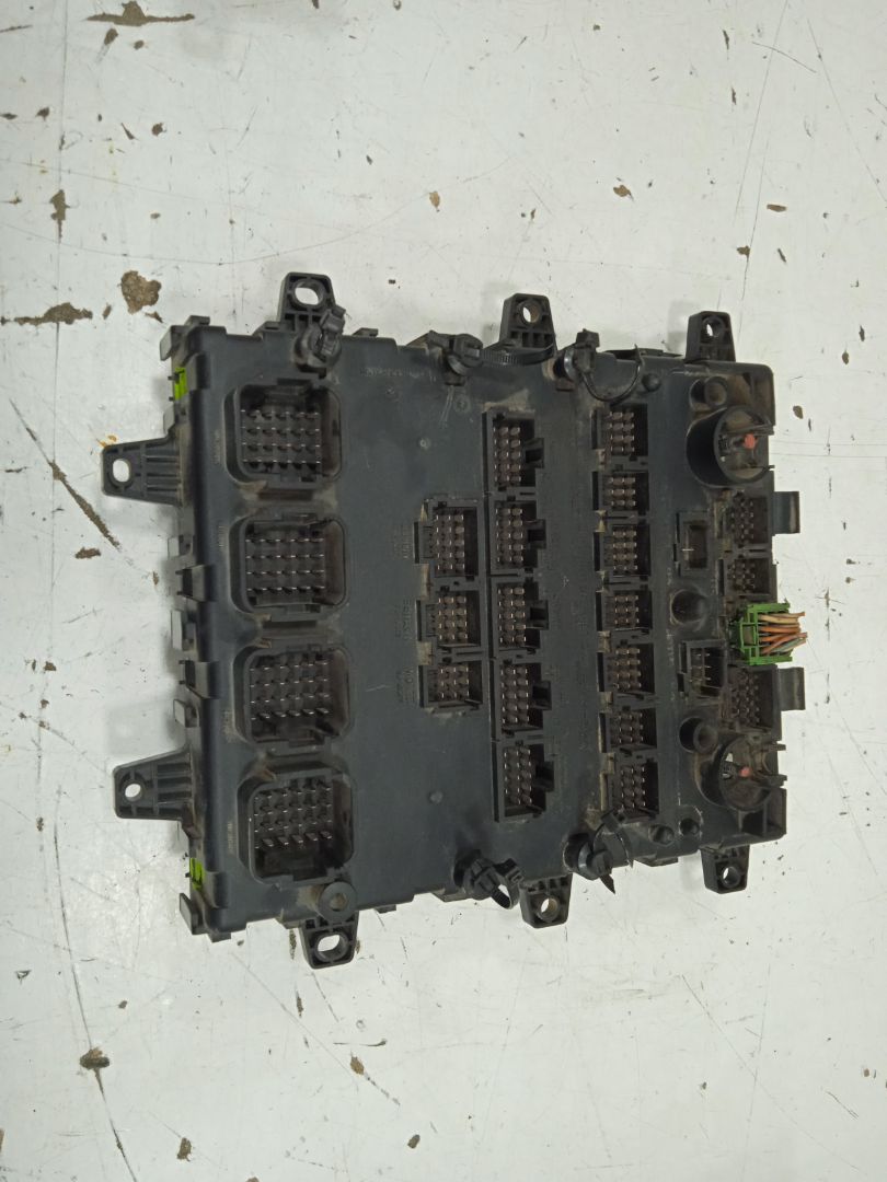Caja reles / fusibles renault premium distribution 