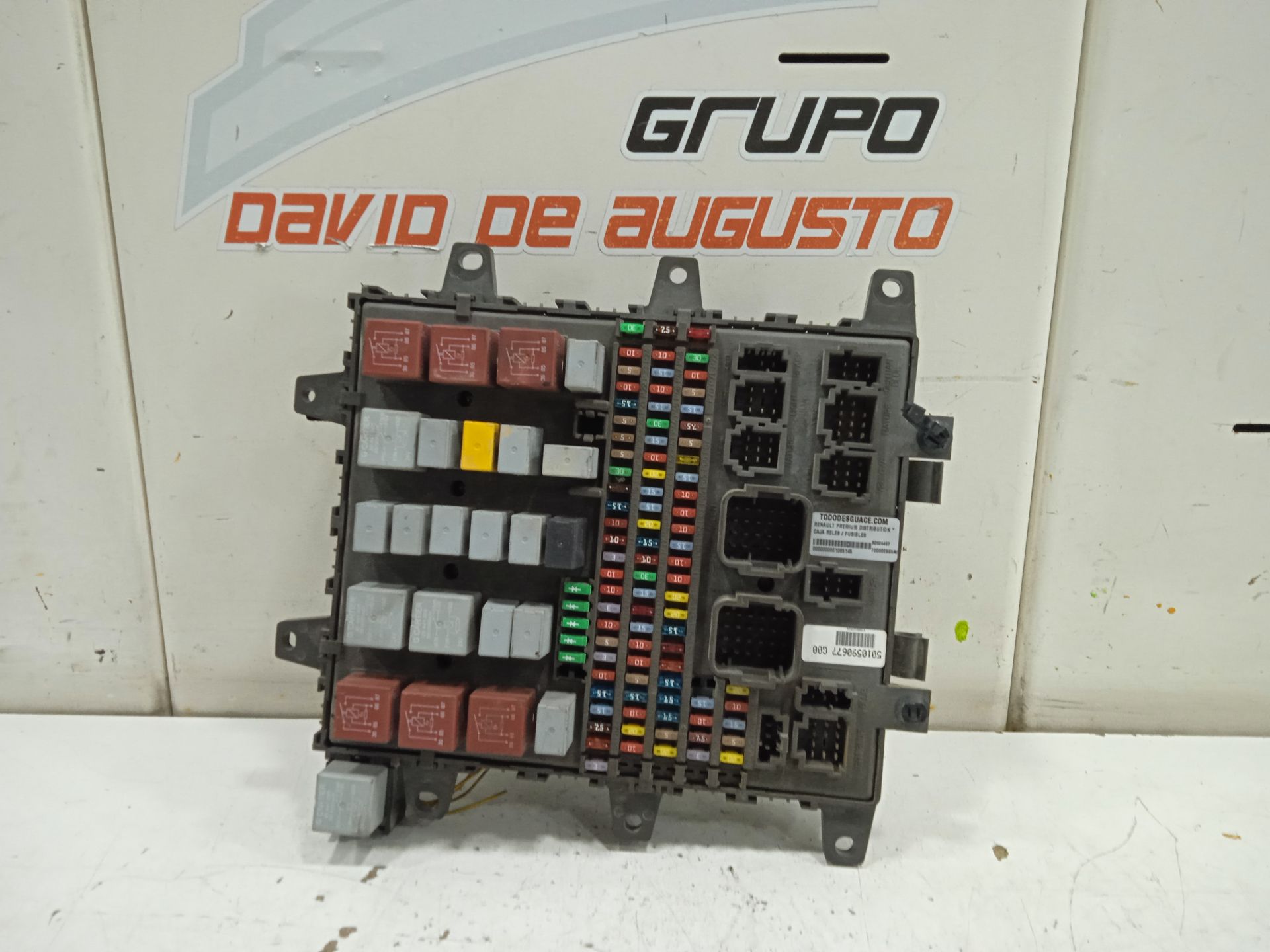 Caja reles / fusibles   no identificado