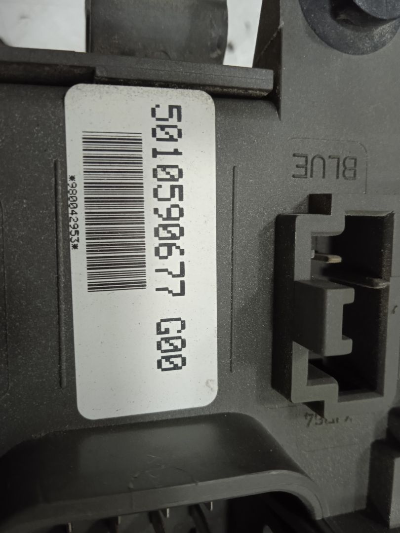 Caja reles / fusibles   no identificado