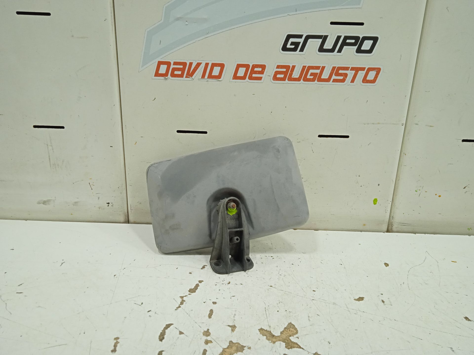 Retrovisor derecho nissan  no identificado