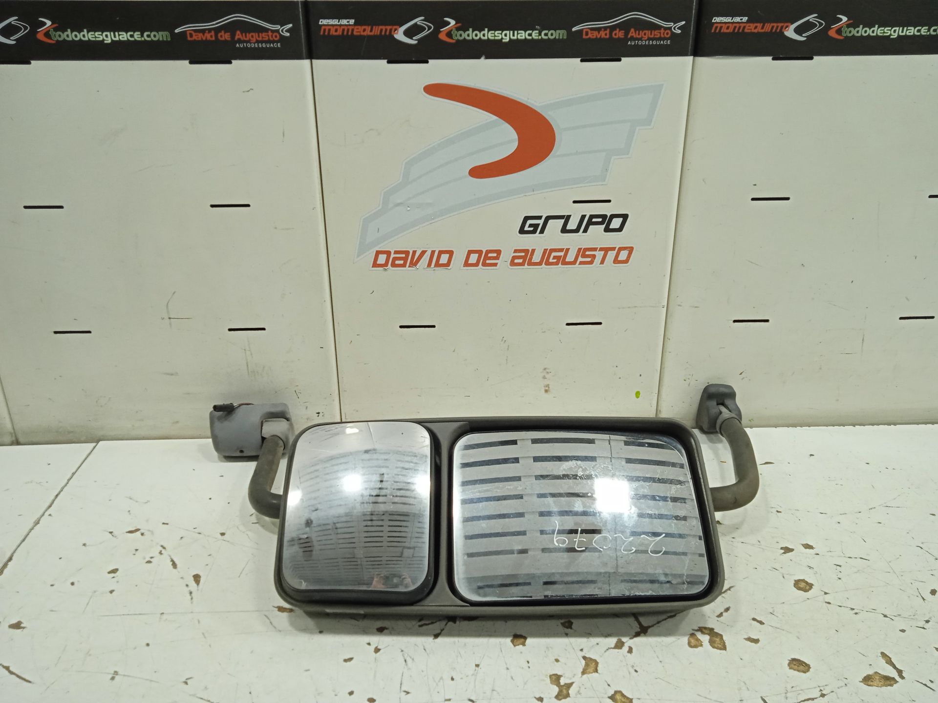 Retrovisor derecho nissan  no identificado