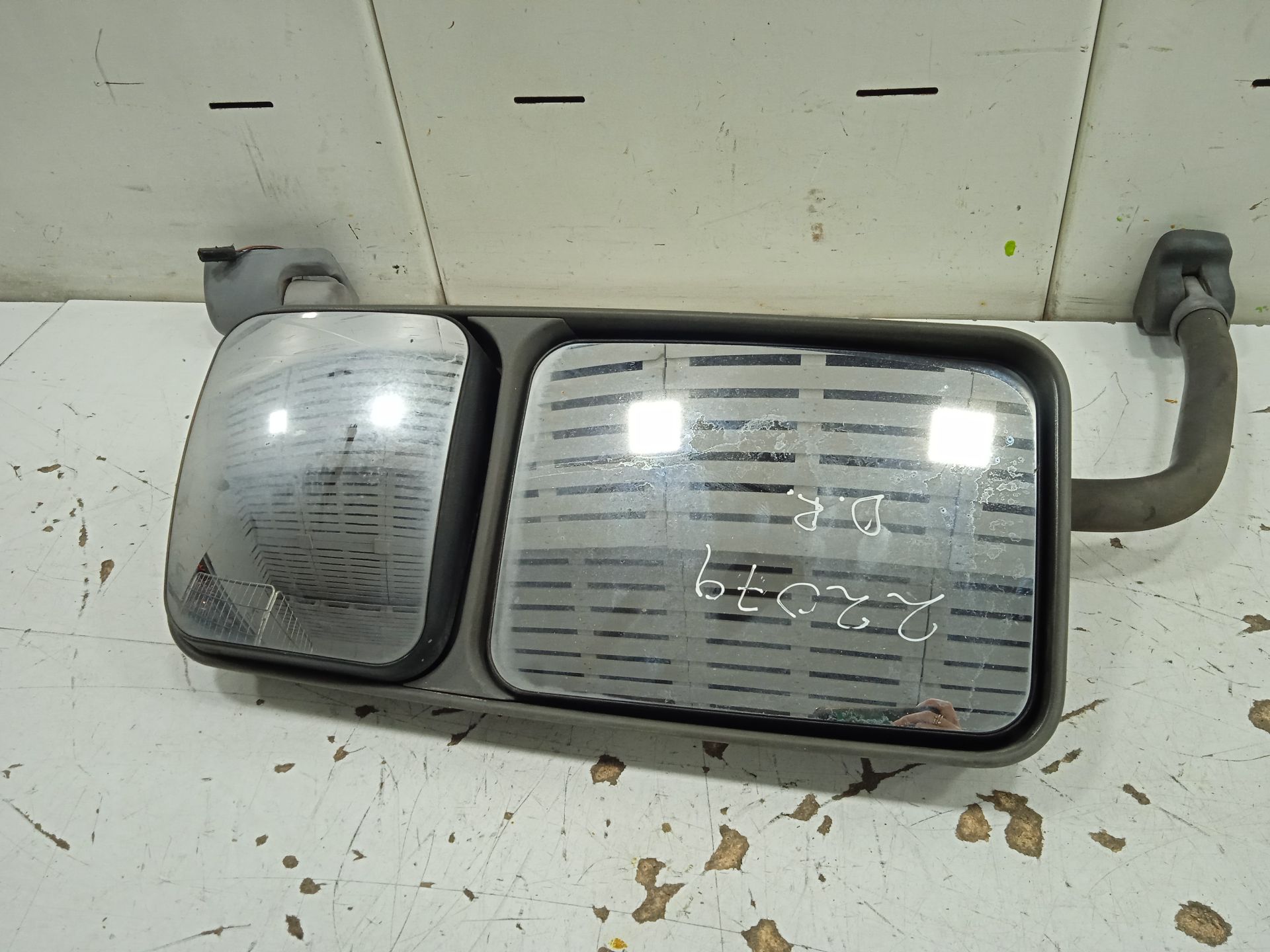 Retrovisor derecho nissan  no identificado