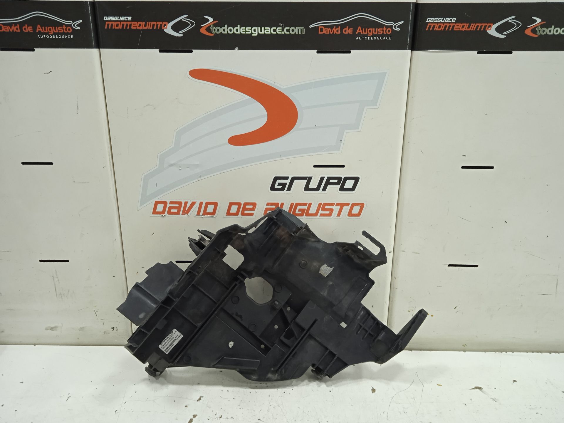Soporte faro izquierdo volkswagen touareg (7l6) v6 tdi