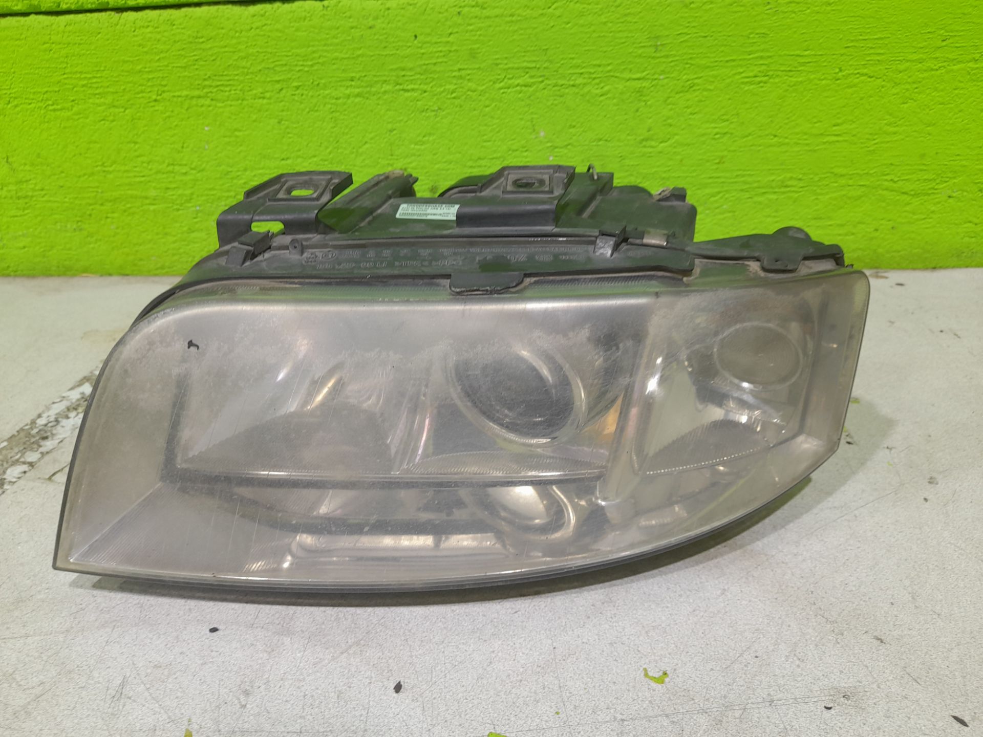 Faro izquierdo audi a6 berlina (4b2) 2.5 tdi