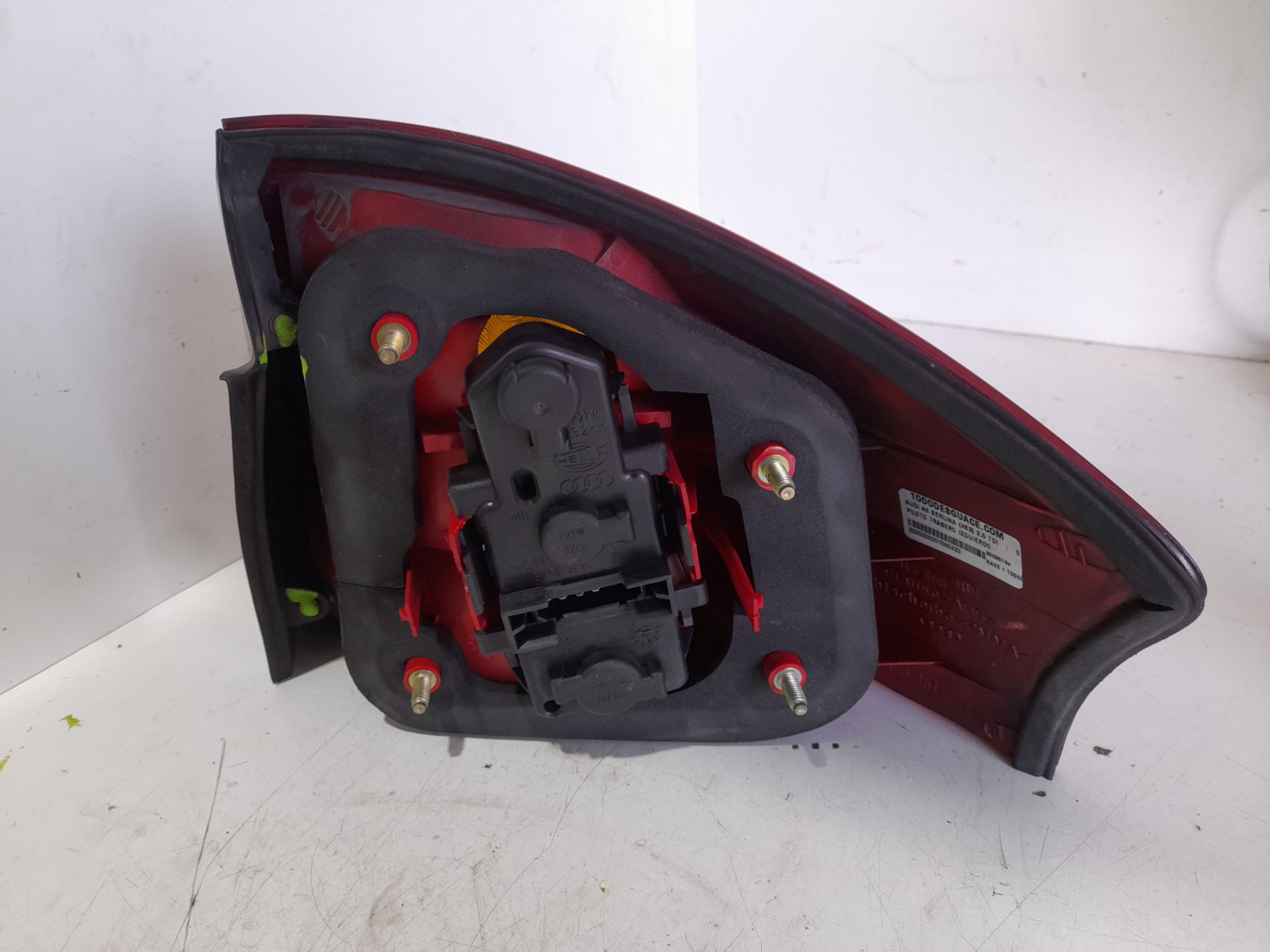 Piloto trasero izquierdo audi a6 berlina (4b2) 2.5 tdi