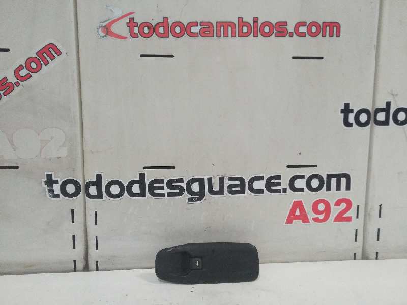  mando elevalunas delantero derecho   peugeot 208 active 1.2 16v vti