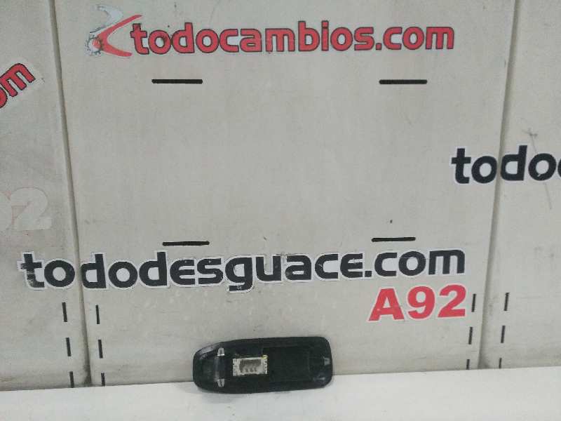  mando elevalunas delantero derecho   peugeot 208 active 1.2 16v vti