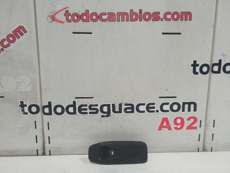  mando elevalunas delantero derecho   peugeot 208 active 1.2 16v vti