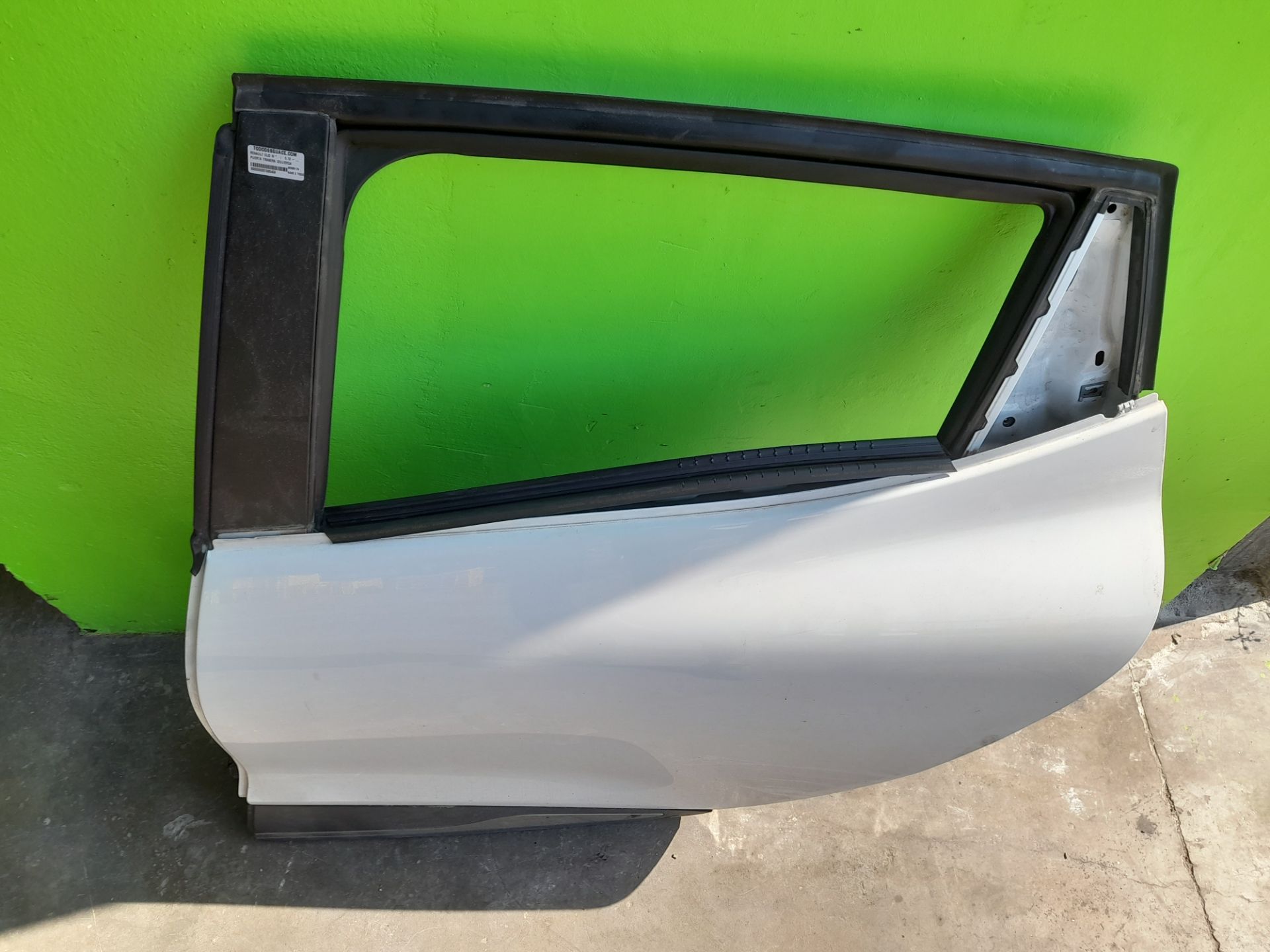 Puerta trasera izquierda renault clio iv wolfnoir