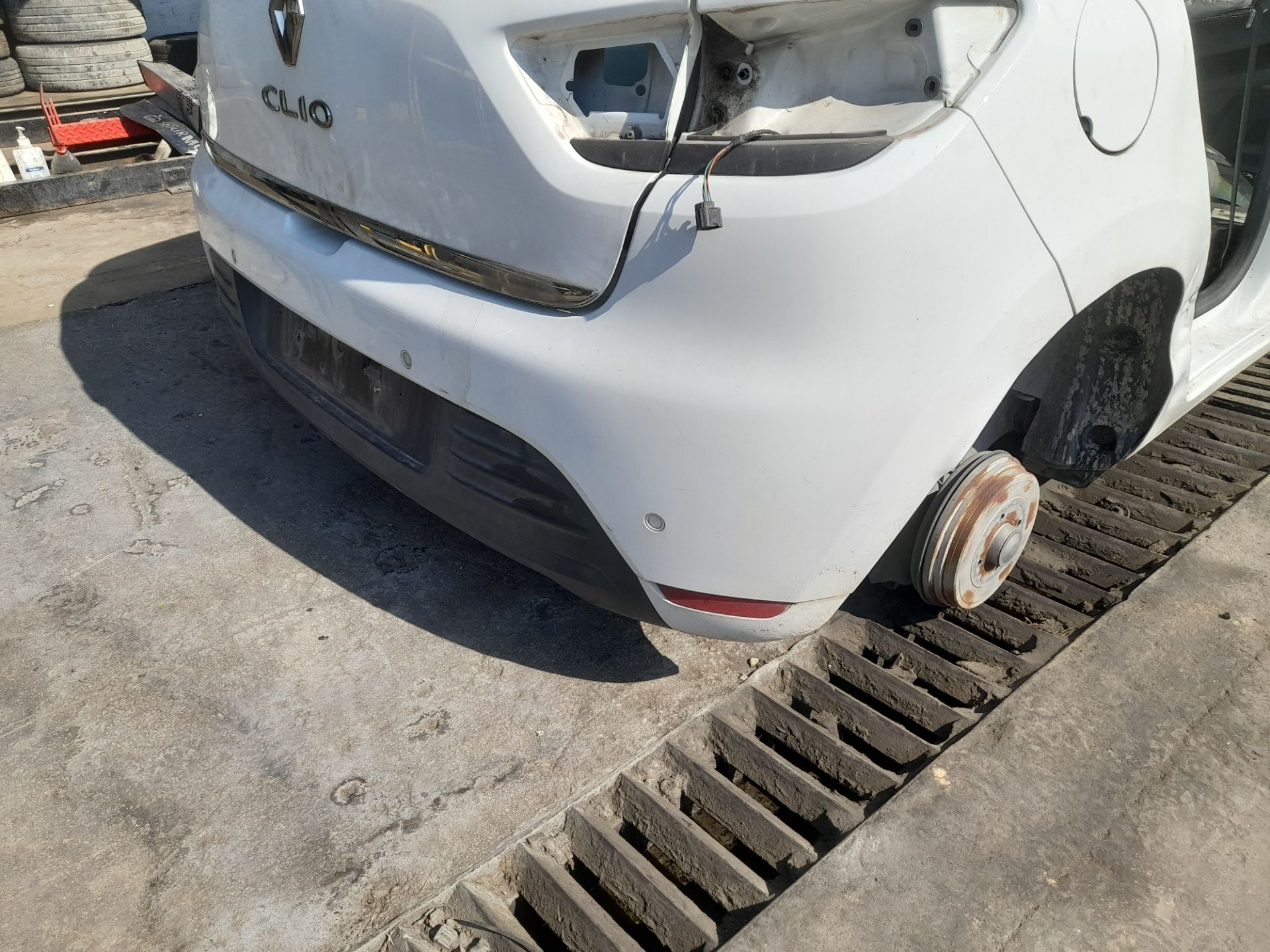 Paragolpes trasero renault clio iv wolfnoir