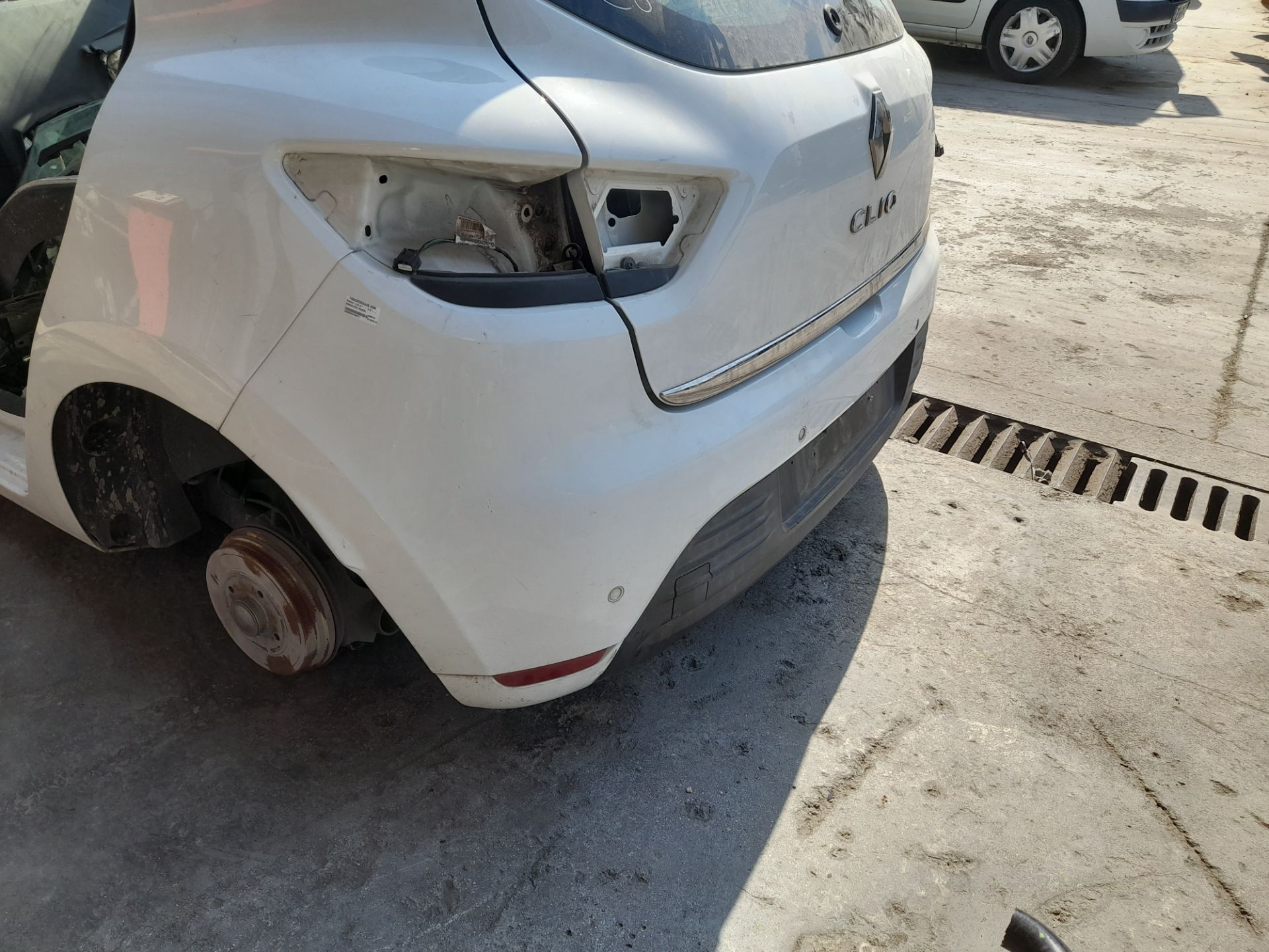 Paragolpes trasero renault clio iv wolfnoir