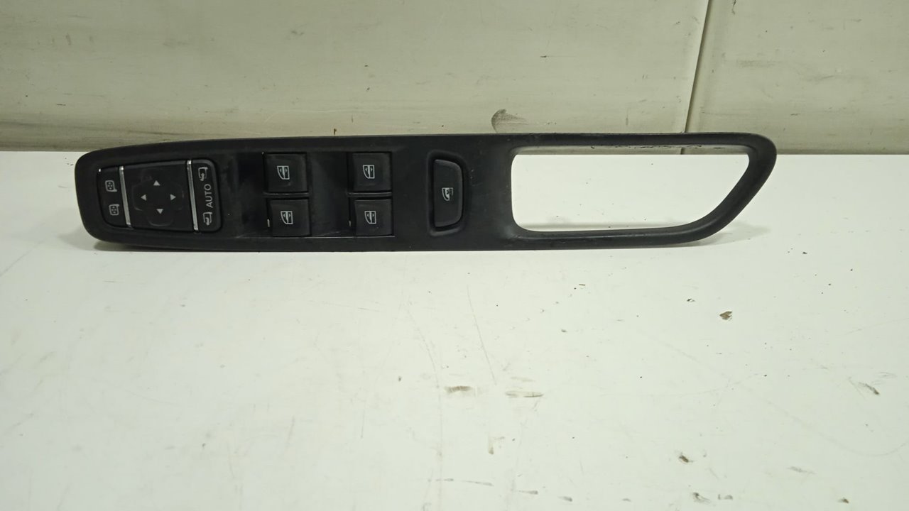 Mando elevalunas delantero izquierdo renault clio iv wolfnoir