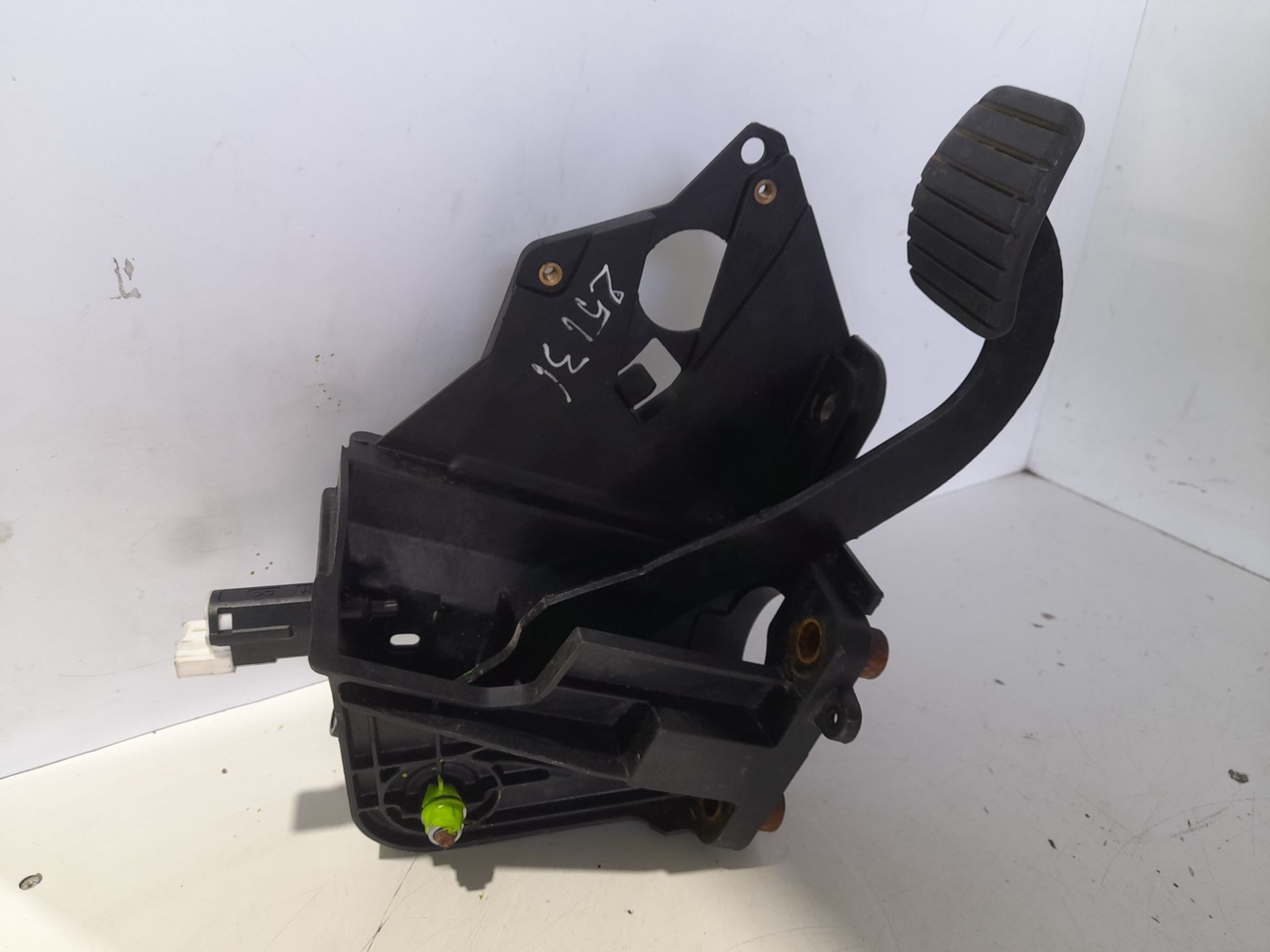 Pedal freno renault  no identificado