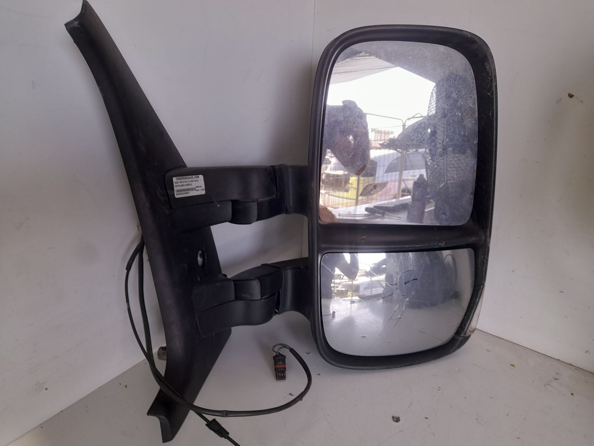 Retrovisor derecho iveco  no identificado