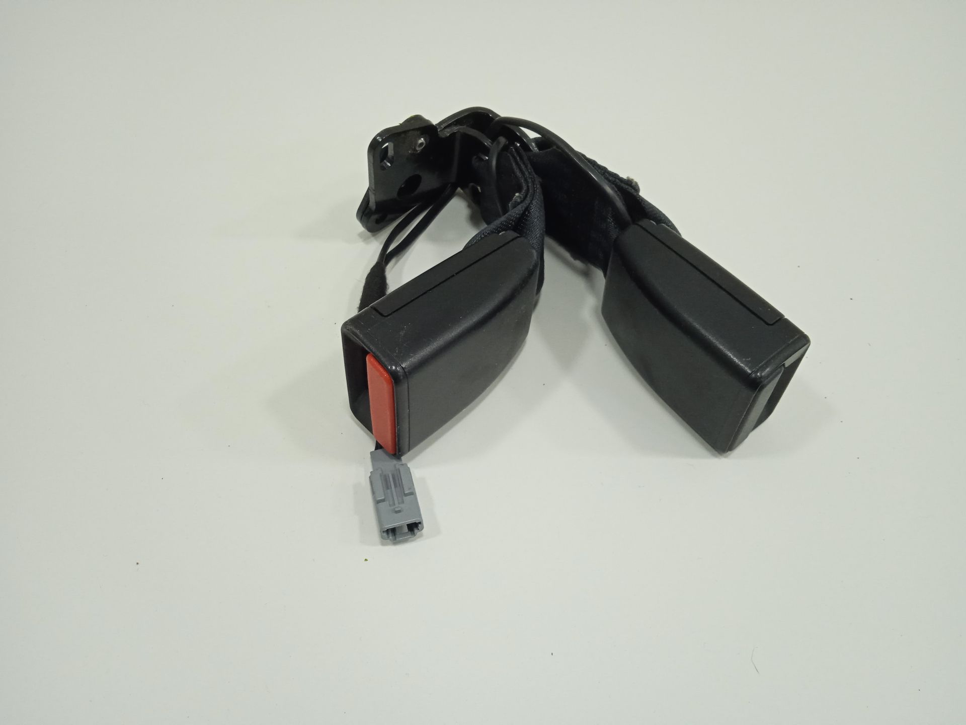 Enganche cinturon trasero izquierdo renault clio iv wolfnoir