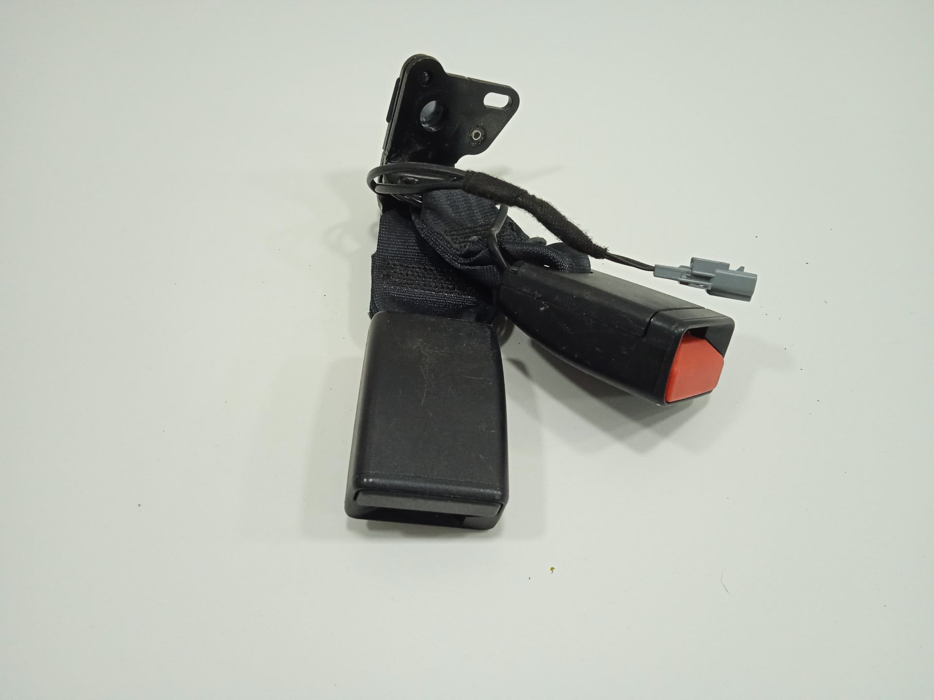 Enganche cinturon trasero izquierdo renault clio iv wolfnoir