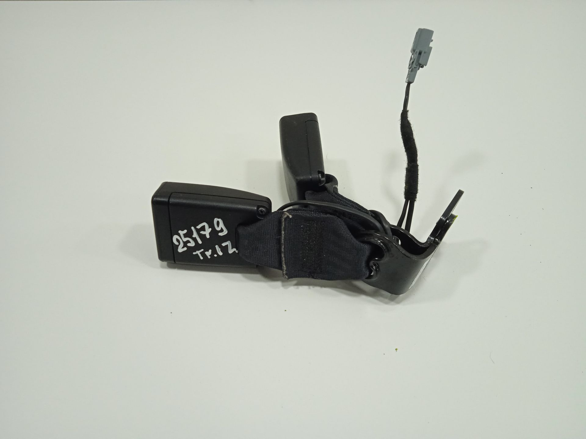 Enganche cinturon trasero izquierdo renault clio iv wolfnoir