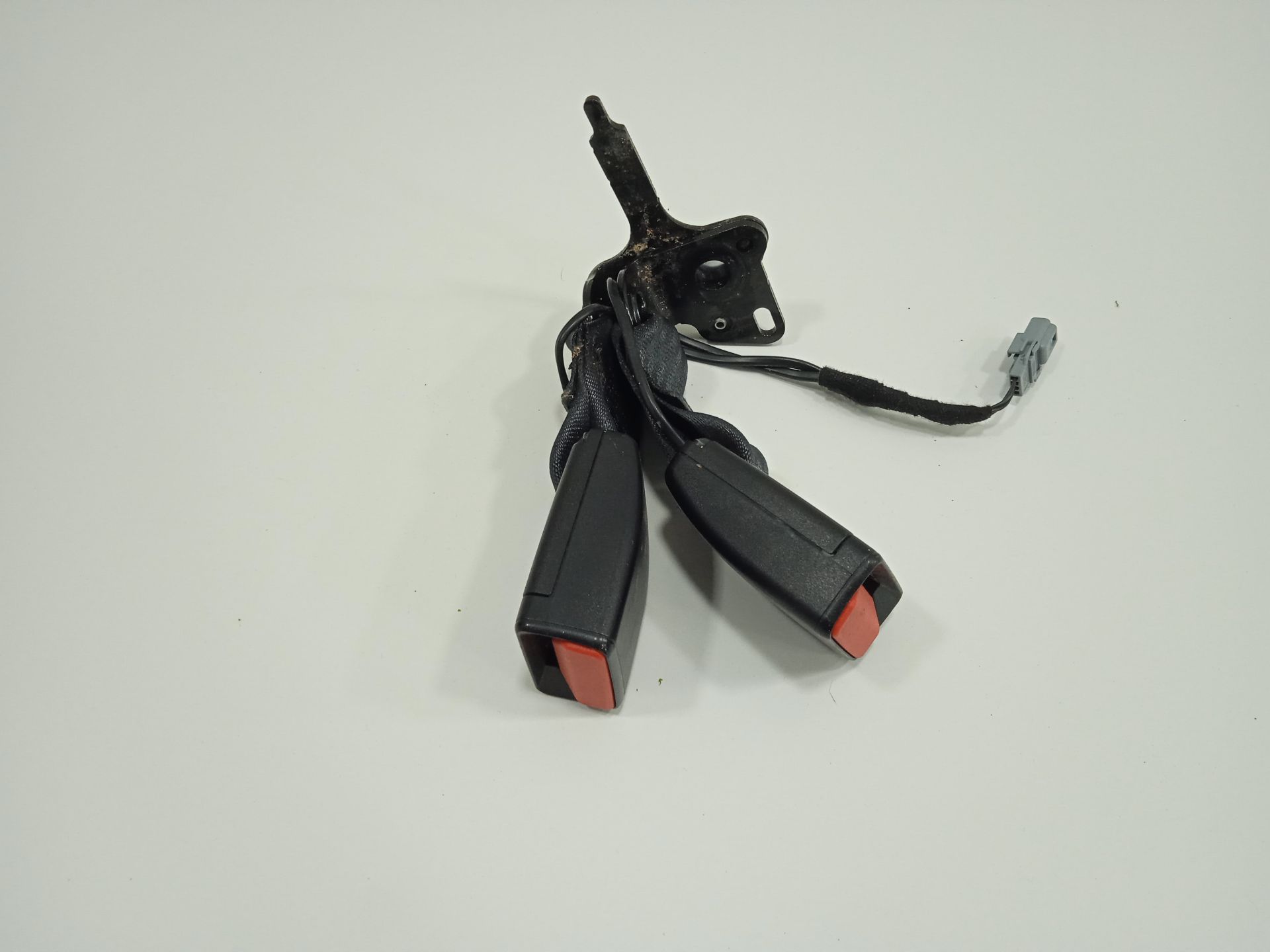 Enganche cinturon trasero derecho renault clio iv wolfnoir