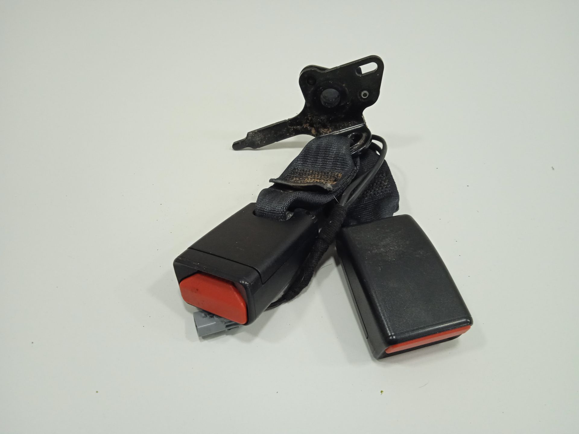 Enganche cinturon trasero derecho renault clio iv wolfnoir