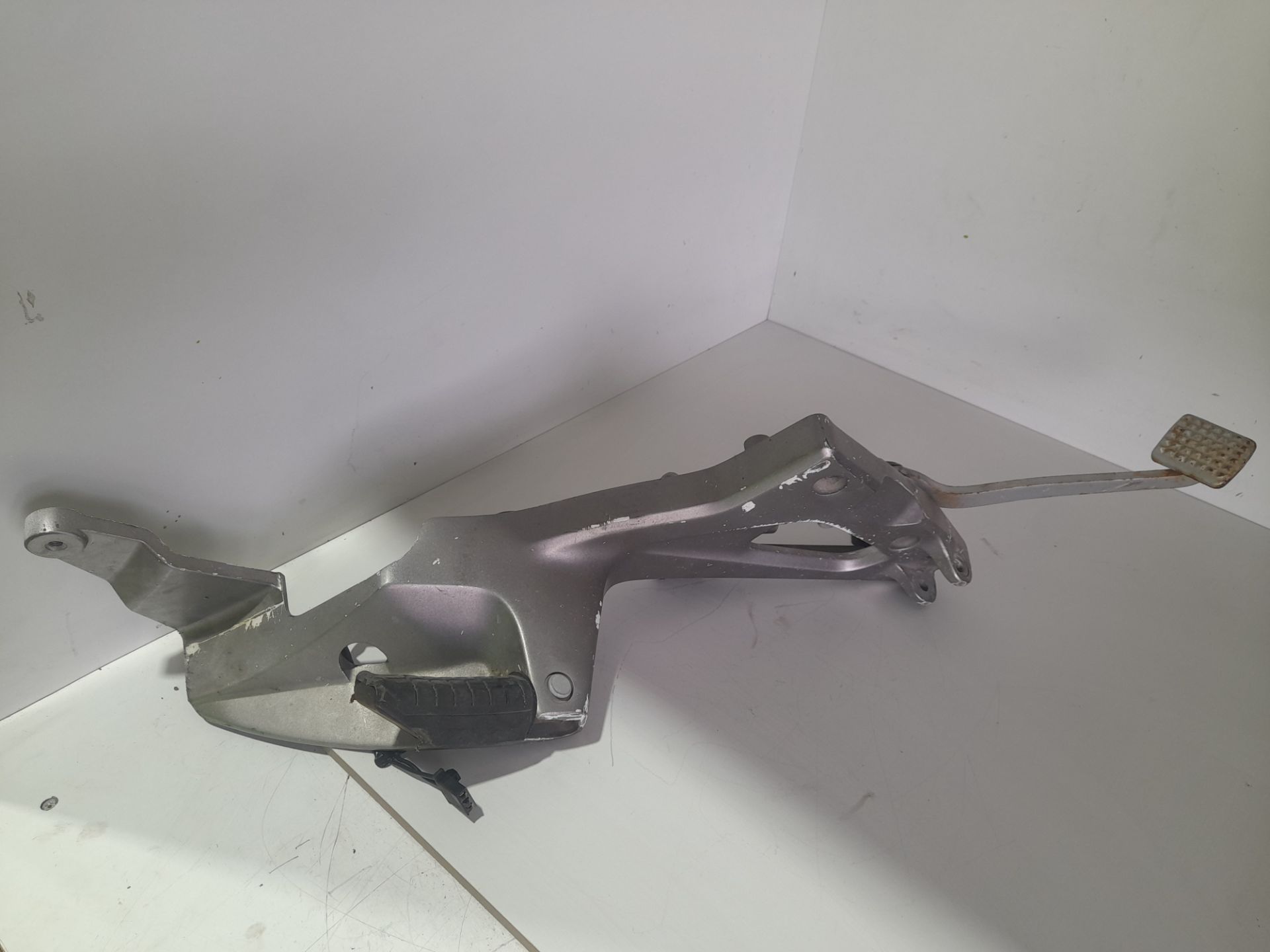 Estribera derecha honda nt 700 v deauville ntv 650 revere          (rc33)