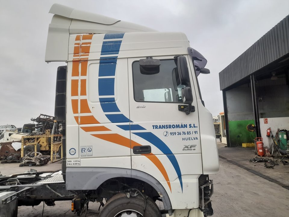 No identificado daf xf (euro 6) 4x2 fahrgestell spacecab