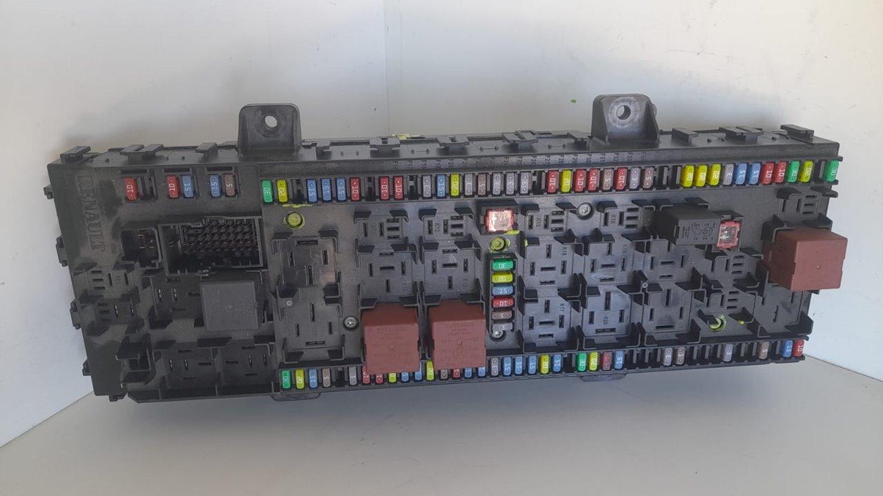 Caja reles / fusibles   no identificado