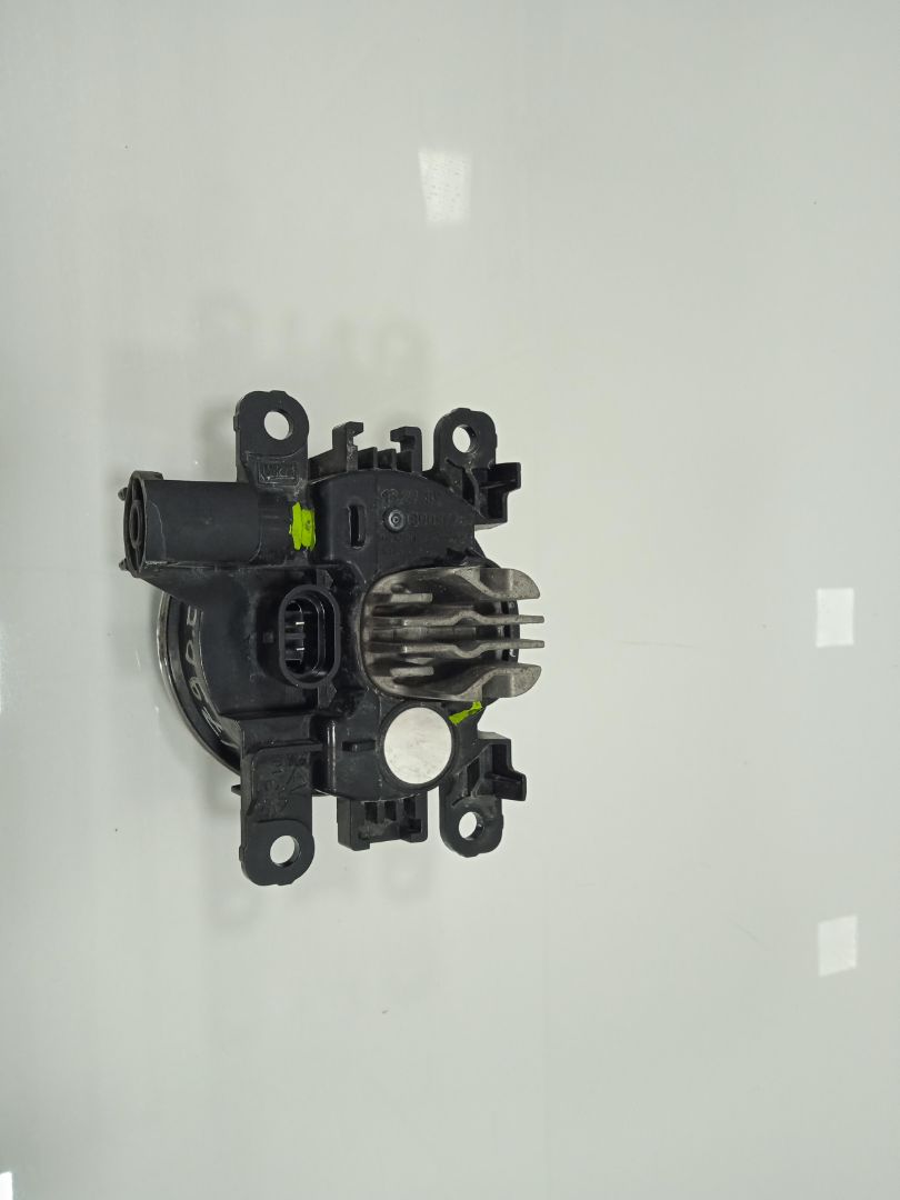 Faro antiniebla derecho renault clio iv wolfnoir