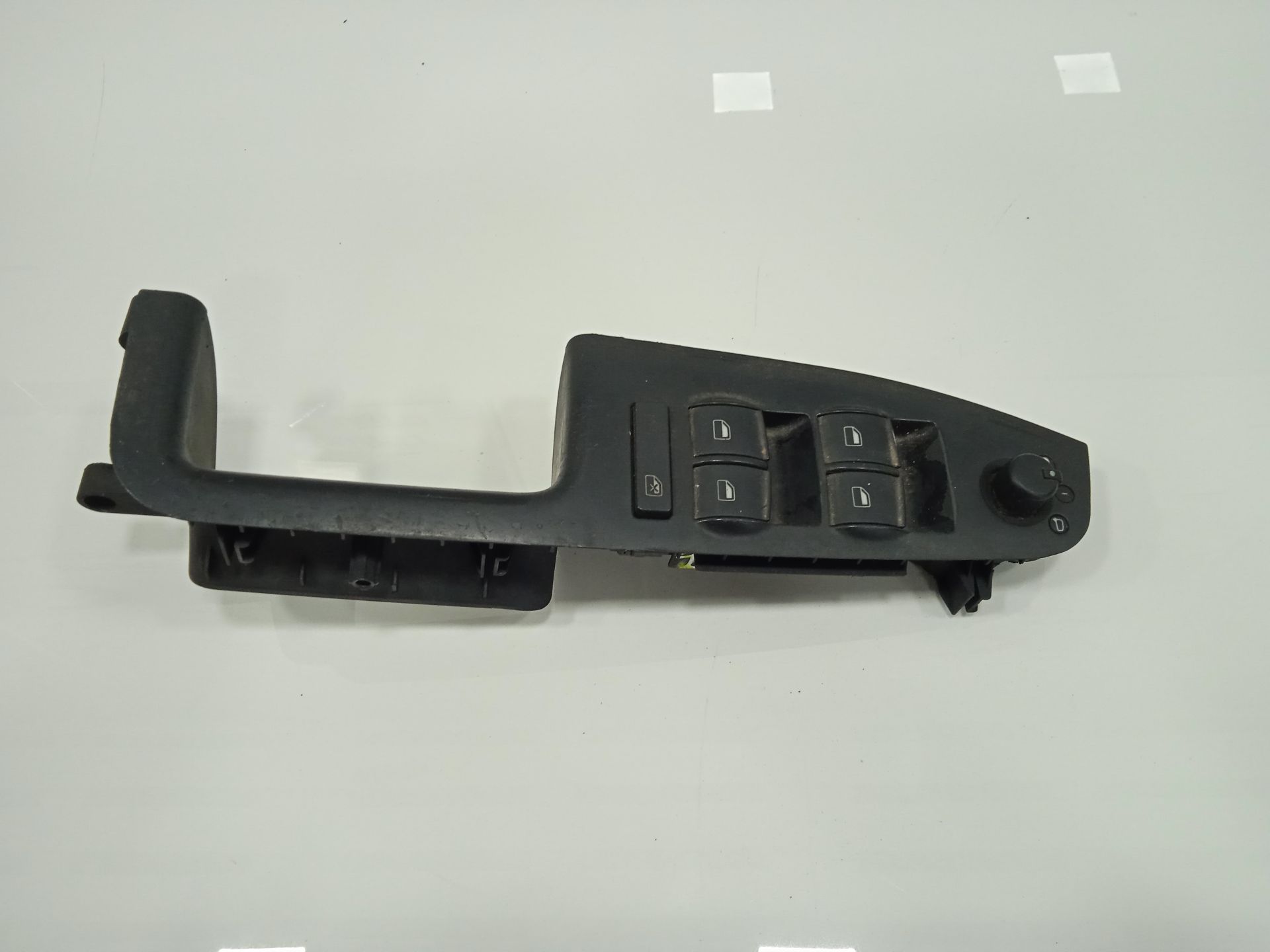Mando elevalunas delantero izquierdo audi a4 berlina (8e) 2.7 tdi (dpf)