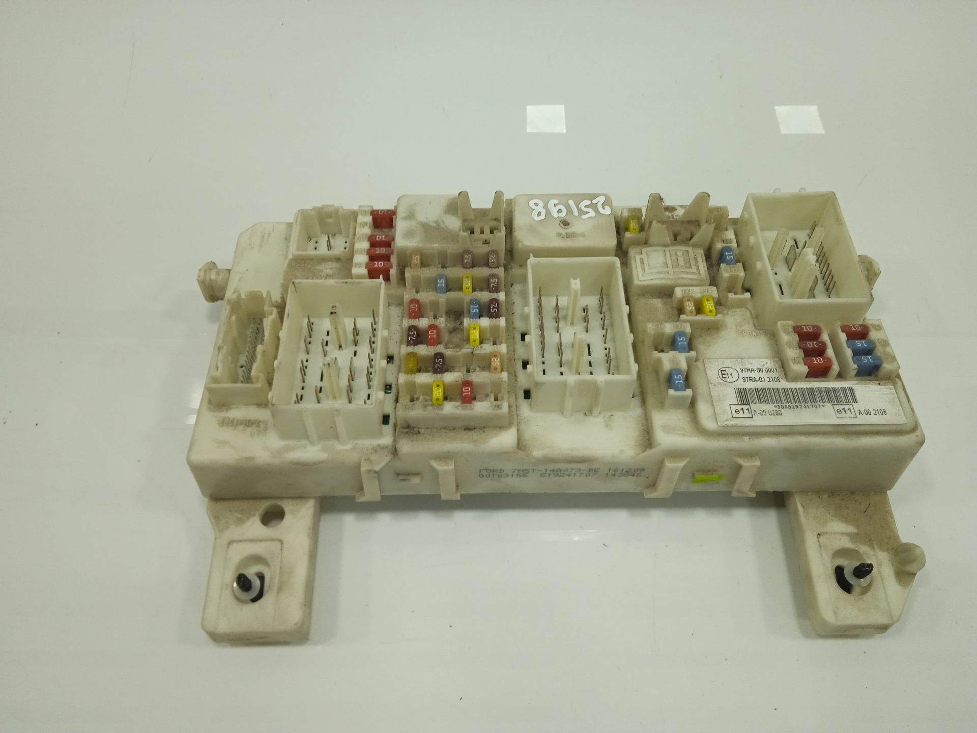 Caja reles / fusibles ford focus berlina (cb4) business