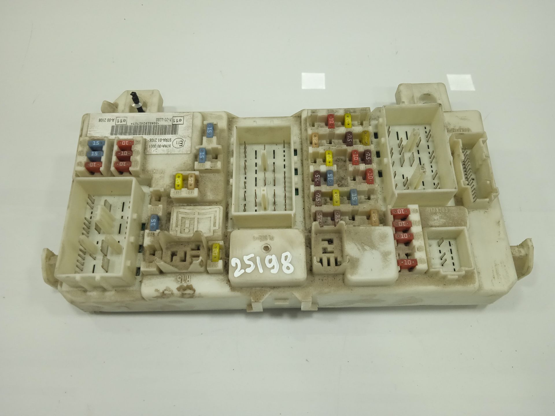 Caja reles / fusibles ford focus berlina (cb4) business