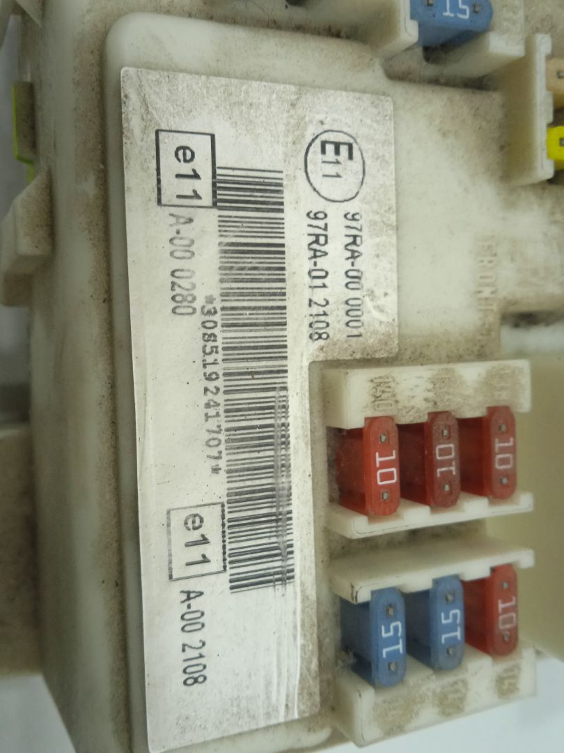 Caja reles / fusibles ford focus berlina (cb4) business