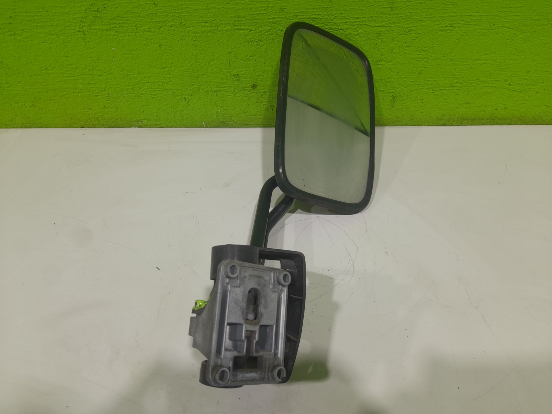 Retrovisor derecho nissan  no identificado