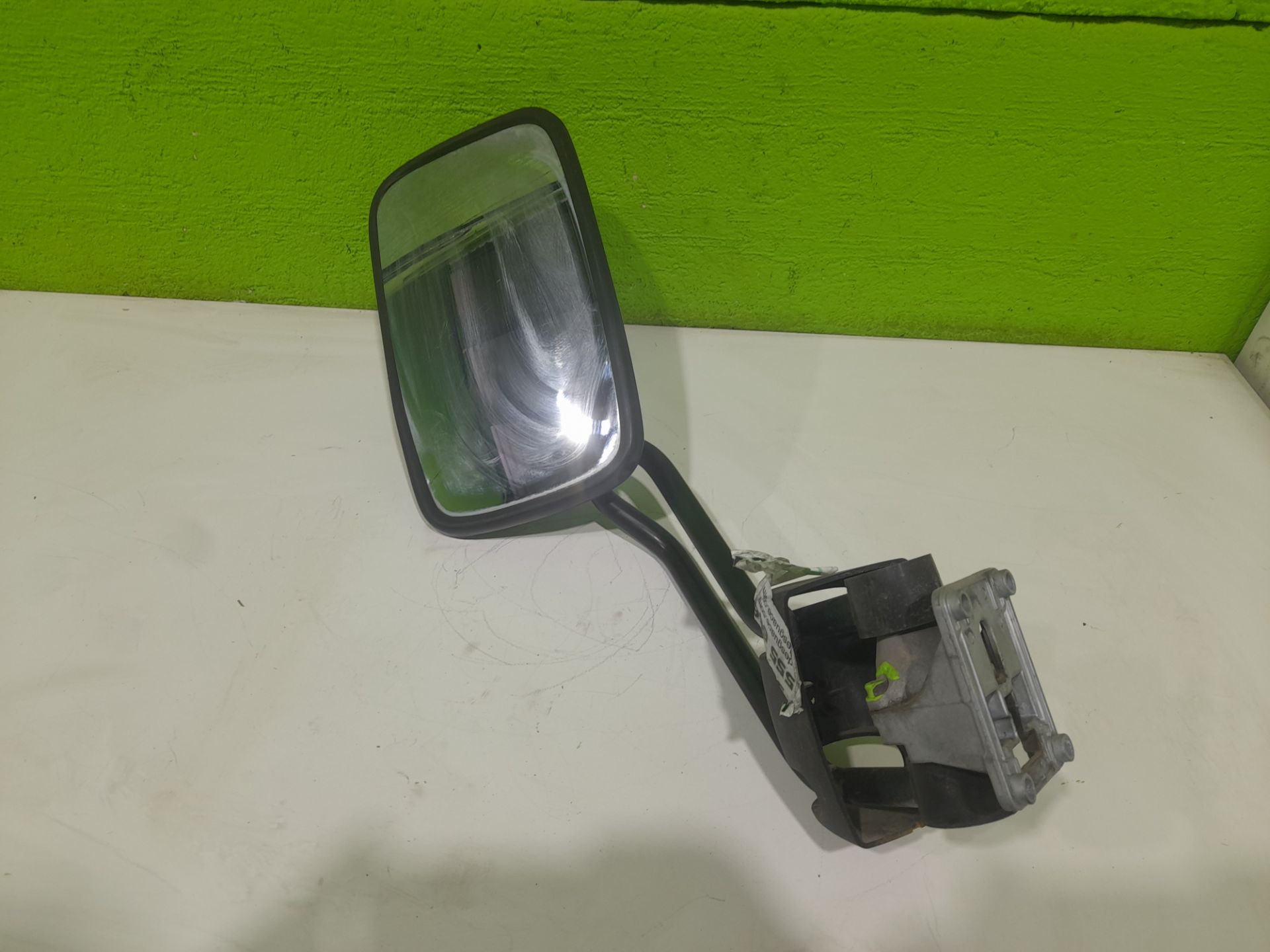 Retrovisor izquierdo nissan  no identificado