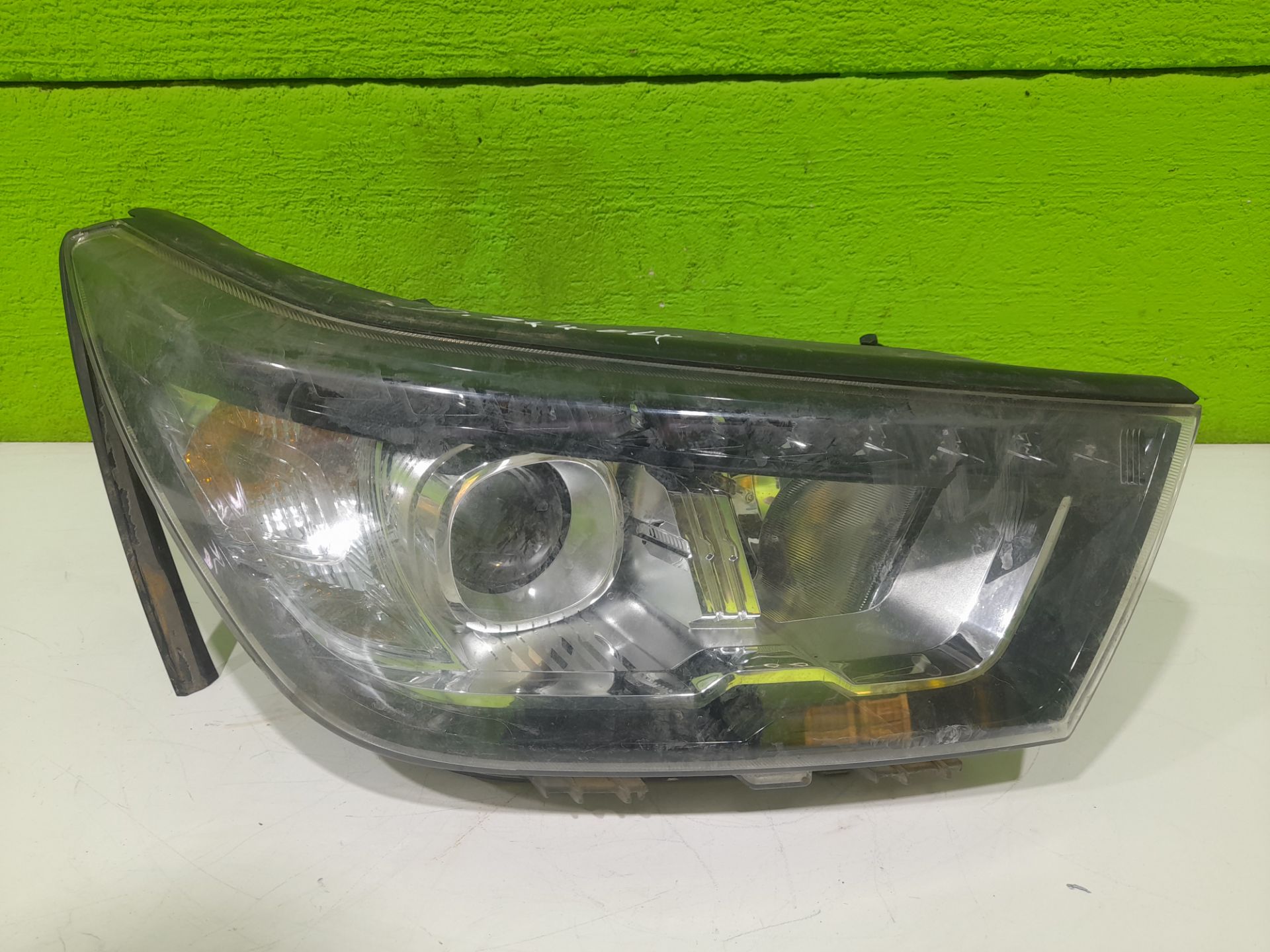 Faro derecho ssangyong xlv premium 4x2