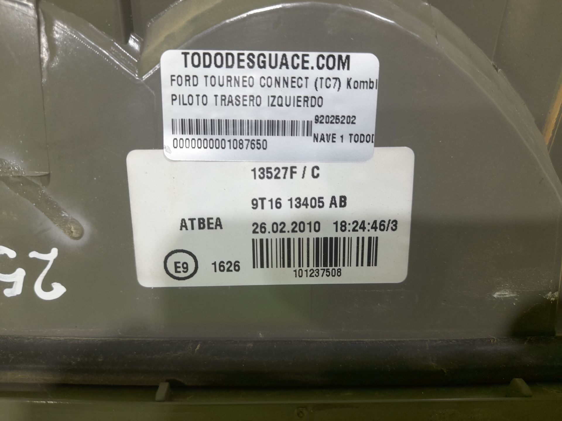 Piloto trasero izquierdo ford tourneo connect (tc7) kombi corta (2009)