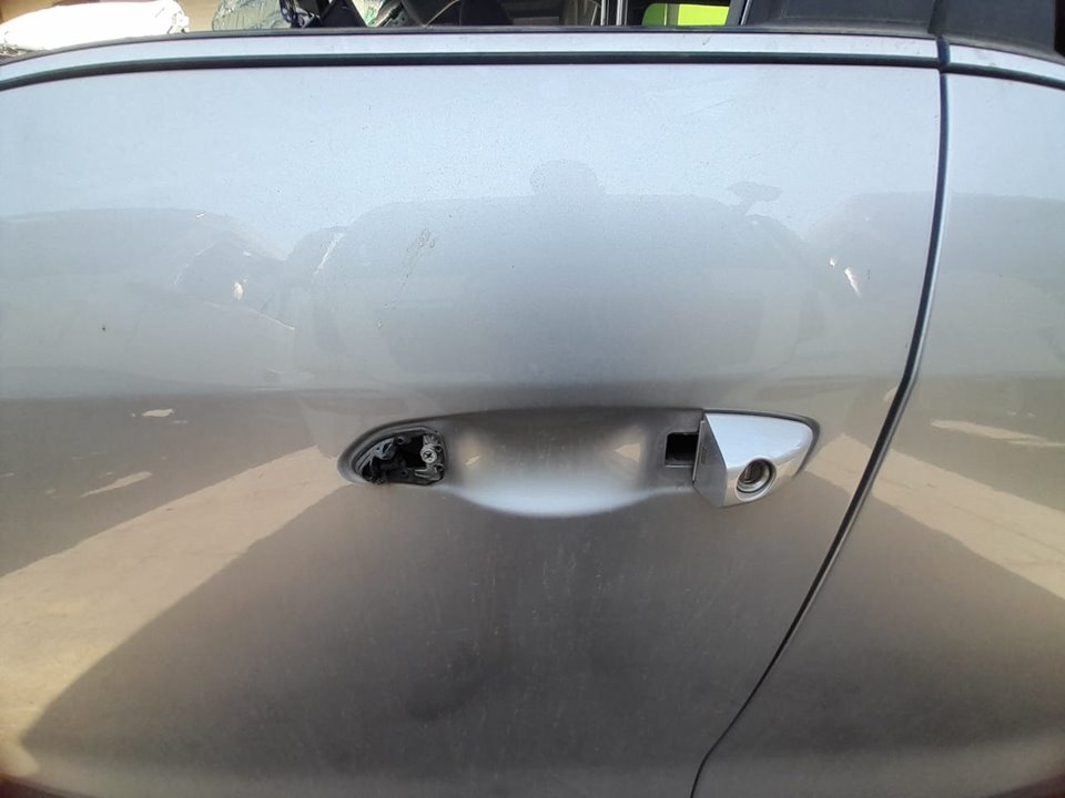Puerta delantera izquierda ssangyong xlv premium 4x2