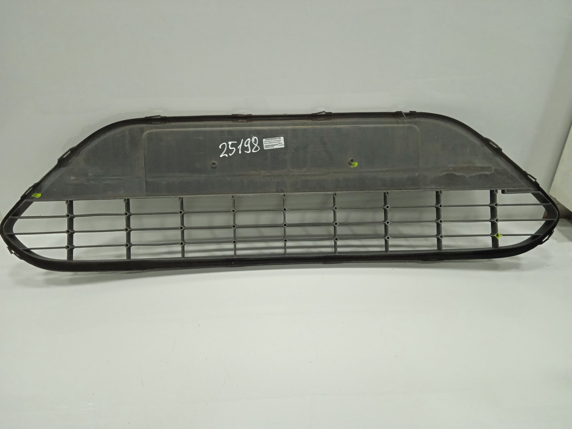 Rejilla paragolpes central ford focus berlina (cb4) business
