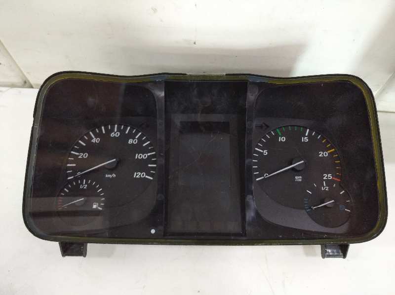 Cuadro instrumentos mercedes-benz  no identificado