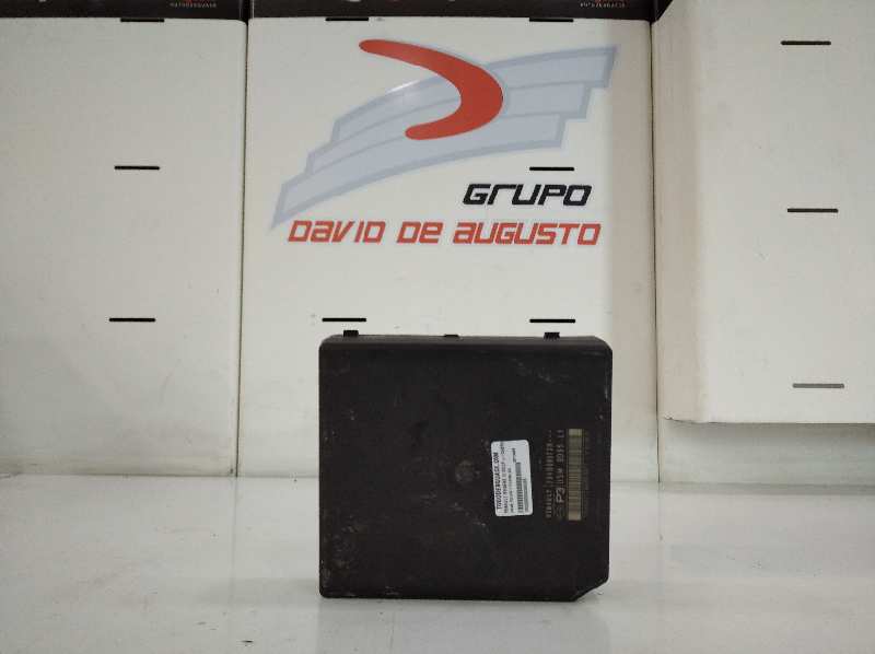 Caja reles / fusibles renault megane iii coupe-cabrio dynamique
