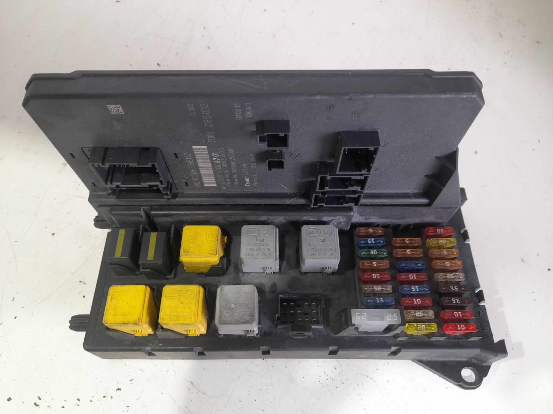 Caja reles / fusibles mercedes-benz sprinter ii james cook (906) 