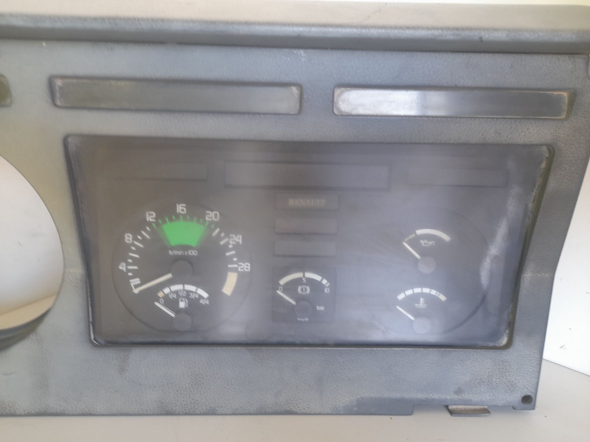 Cuadro instrumentos renault  no identificado